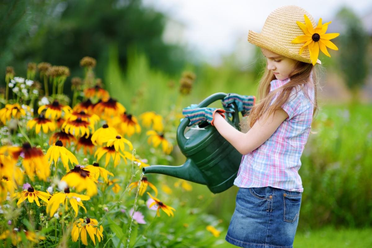 Water the flowers. Девушка поливает цветы. Поливает цветок а наш - расти. Girl watering Flowers. Красивые цветочки картинки настоящие и которые человек поливает.